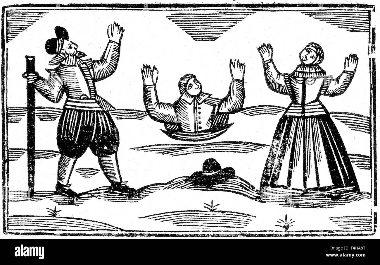 La stregoneria Elizabethan xilografia che mostra un uomo sospettato di stregoneria essendo sottoposto a 'sinchiostro o nuotare' prova. Tutte le mani sono sollevate in attesa di un giudizio divino. Foto Stock