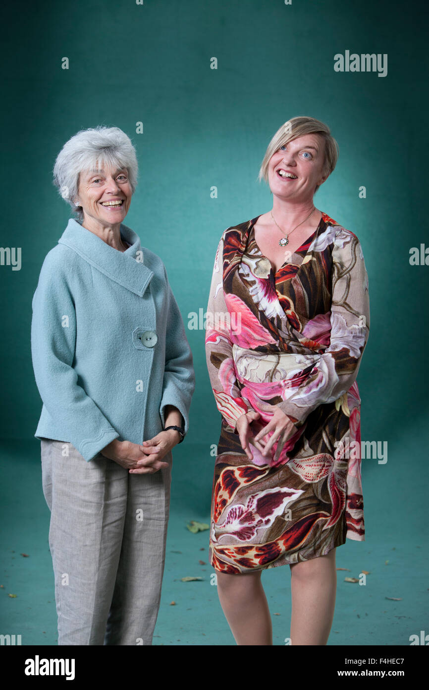 Jean Seaton (sinistra), professore di storia dei media, e Charlotte Higgins, la British scrittore e giornalista, all'Edinburgh International Book Festival 2015. Edimburgo, Scozia. 26 Agosto 2015 Foto Stock