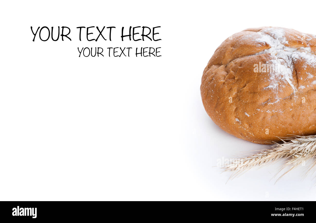 In casa tutto il pane tondo e di steli di grano su sfondo bianco Foto Stock