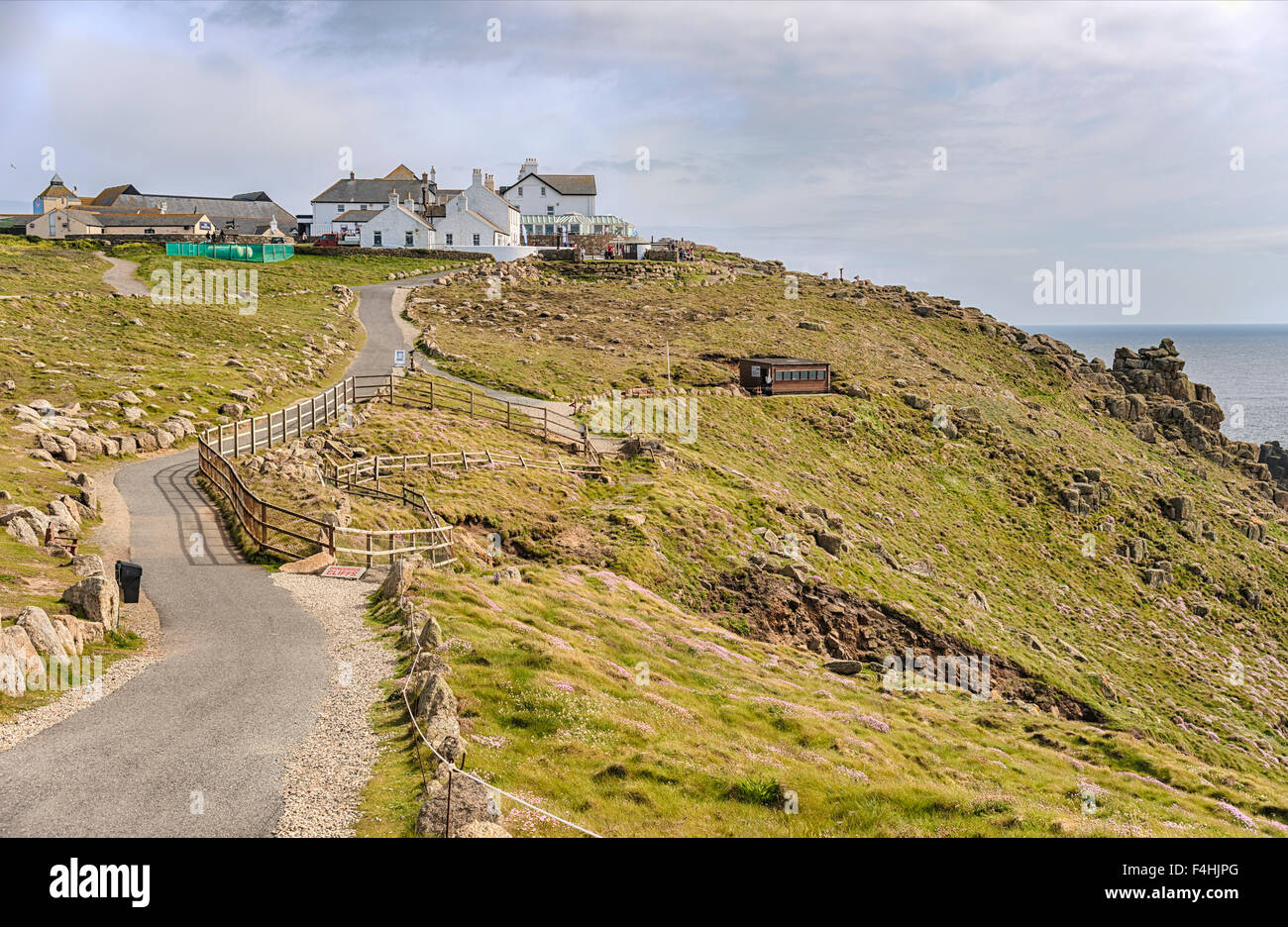 Paesaggio costiero panoramico a Lands End, Cornovaglia, Inghilterra, Regno Unito Foto Stock