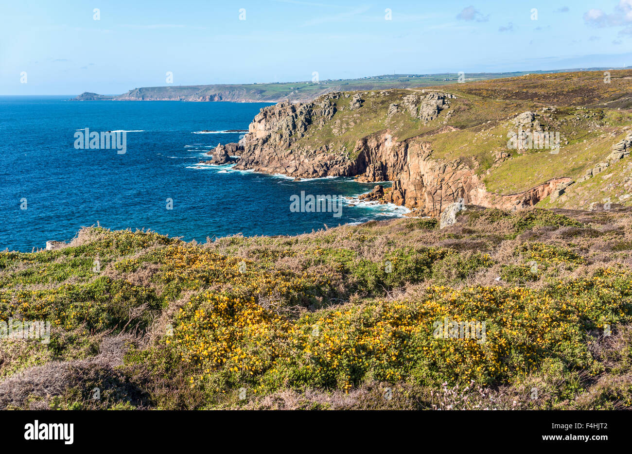 Paesaggio costiero panoramico a Lands End, Cornovaglia, Inghilterra, Regno Unito Foto Stock