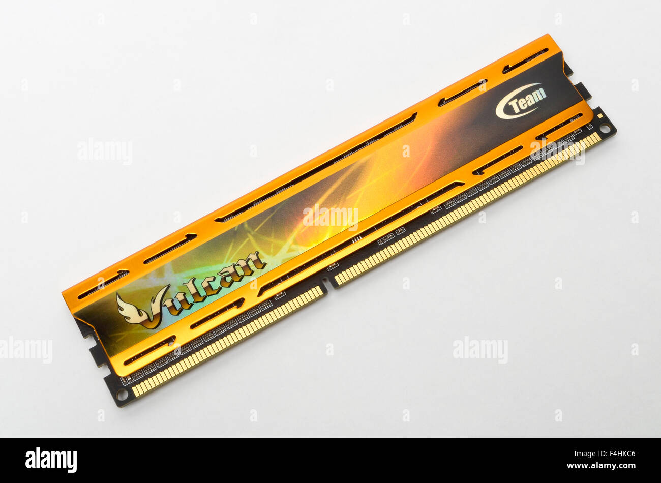 Il gruppo Vulcan DDR3 4Gb 2400MHz Scheda di memoria con adesivi olografico su dissipatori di calore. Foto Stock