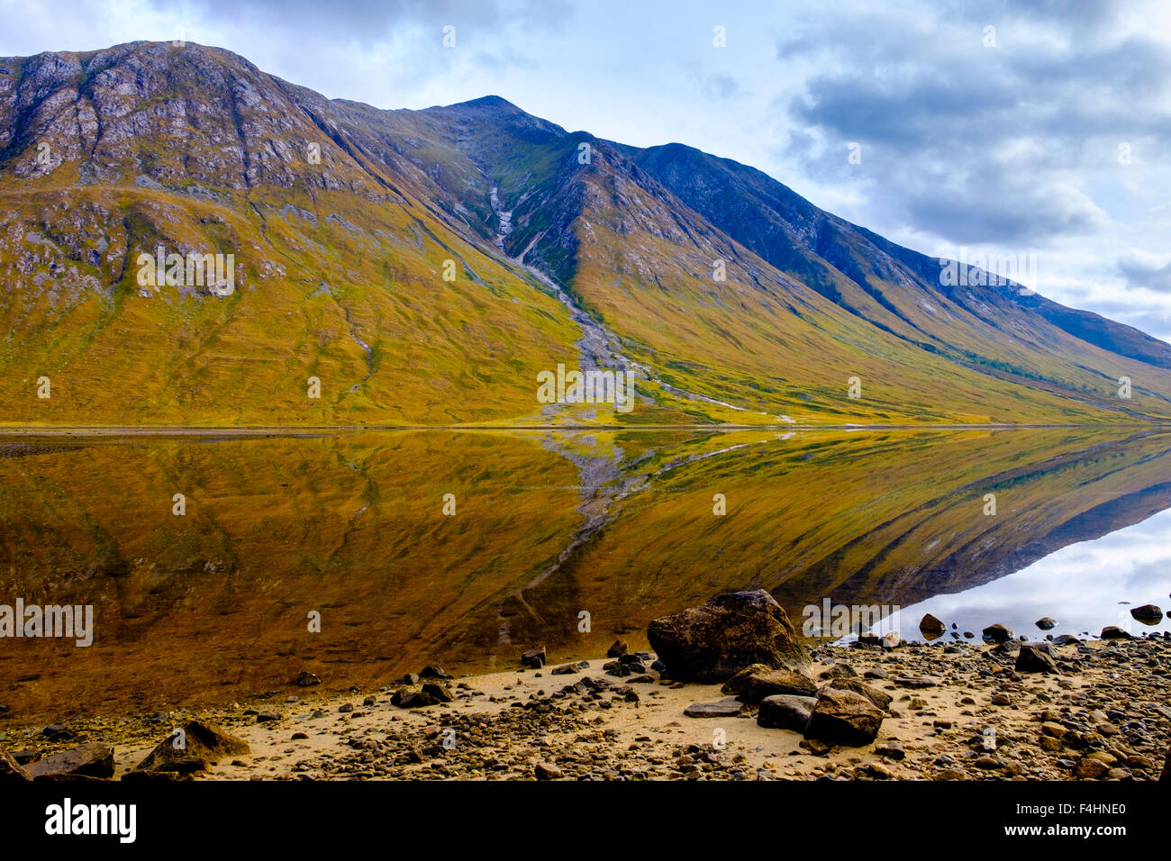 Autunno a Loch Etive in Glen Etive, Highlands della Scozia Foto Stock