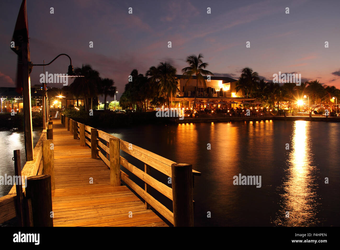 Docks e ristoranti lungo la scenic giove ingresso nella Florida del sud Foto Stock