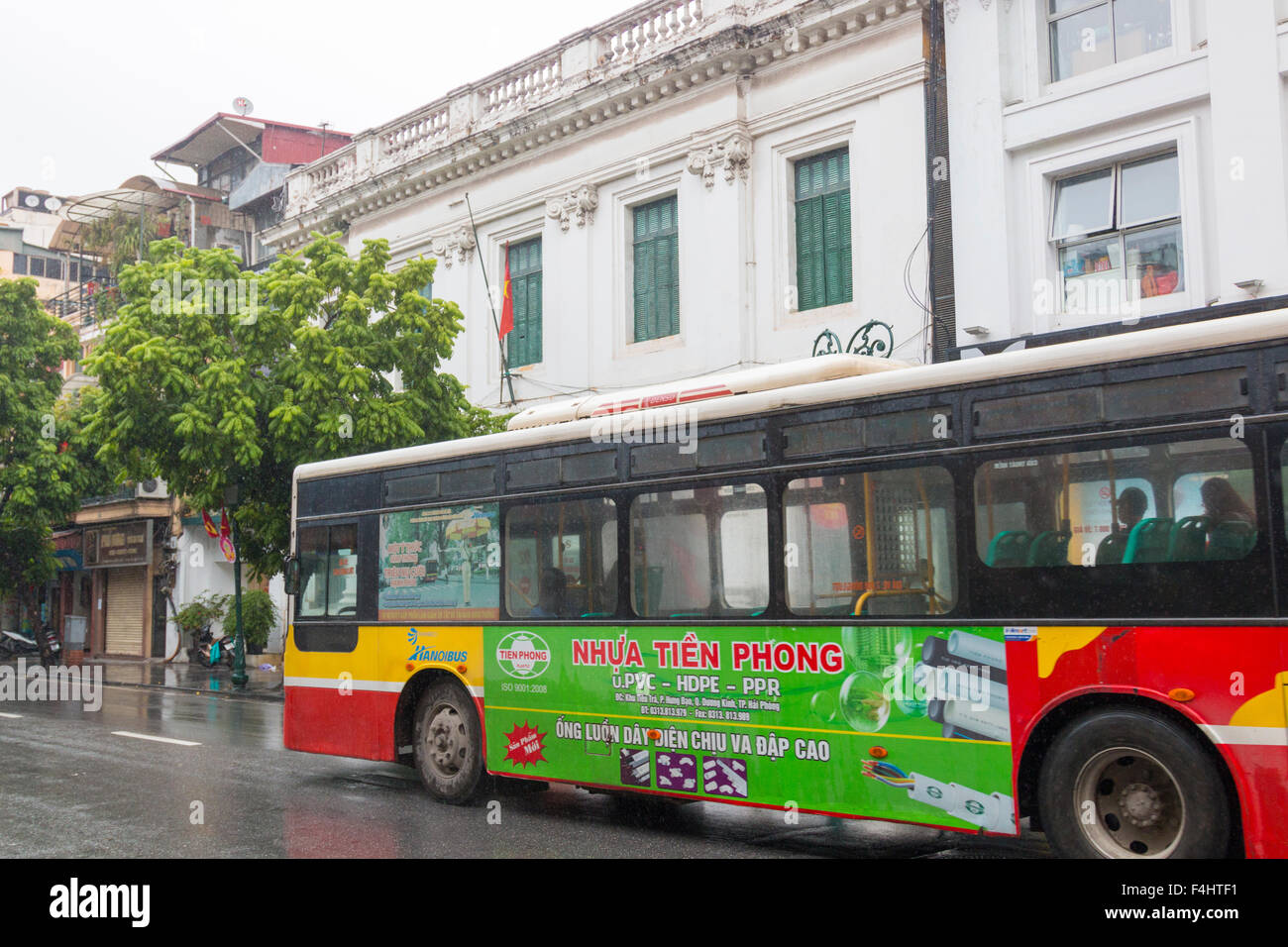 Il Vietnam single decker autobus pubblici,Hanoi, Vietnam Foto Stock