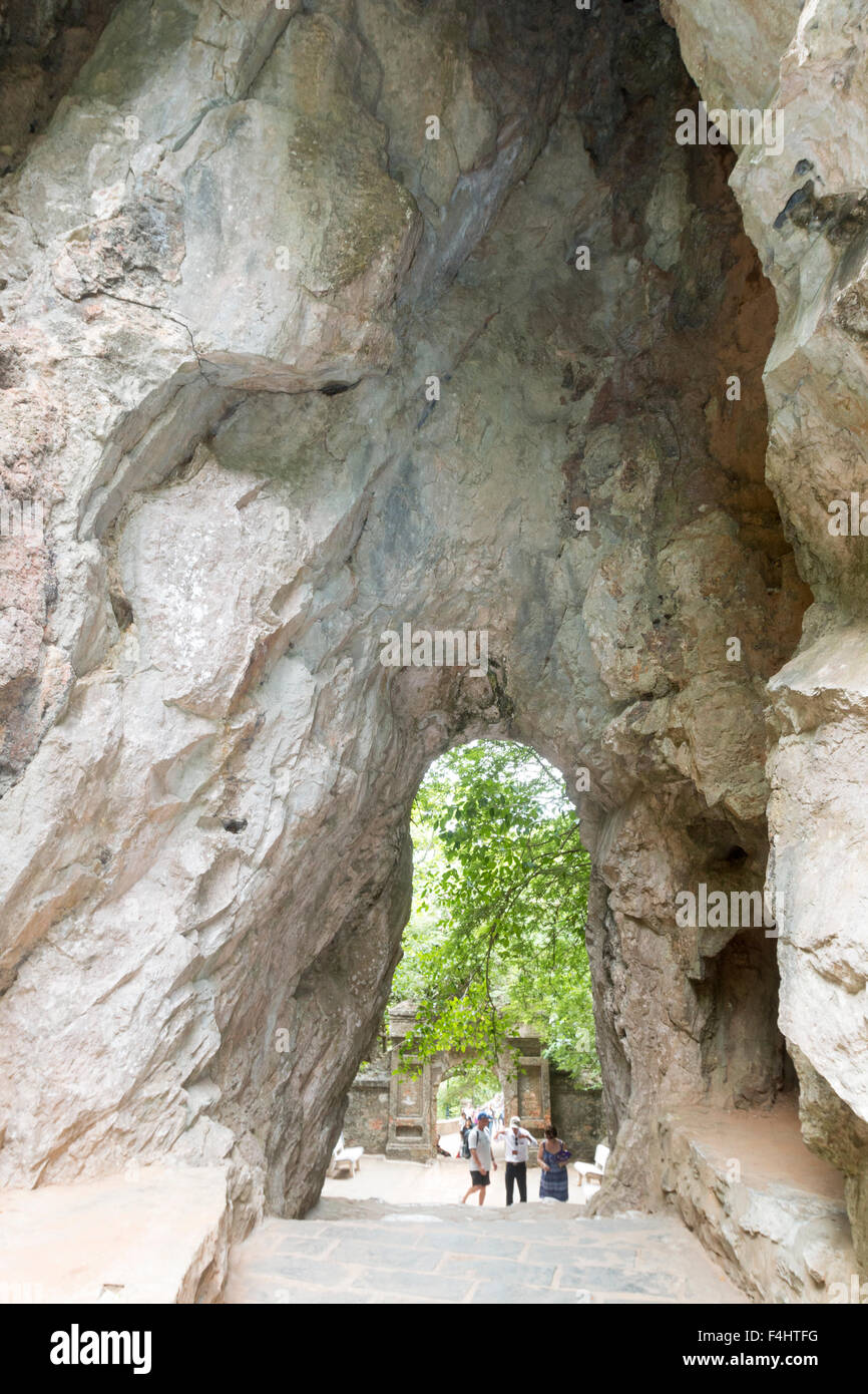 Montagne di marmo è un cluster di cinque marmo e colline di pietra calcarea situato in Ngu Hanh Son Ward, Da Nang città in Vietnam. Foto Stock