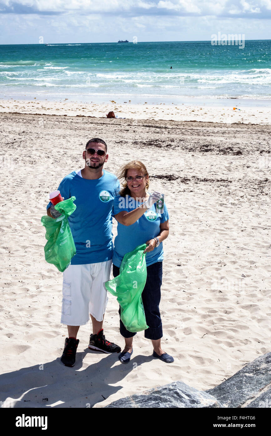 Miami Beach Florida,pulizia,pulizia,pulizia,pulizia,volontari volontari volontari volontari lavoratori del lavoro,lavoro di squadra che lavorano insieme al servizio di aiuto prestito,hel Foto Stock