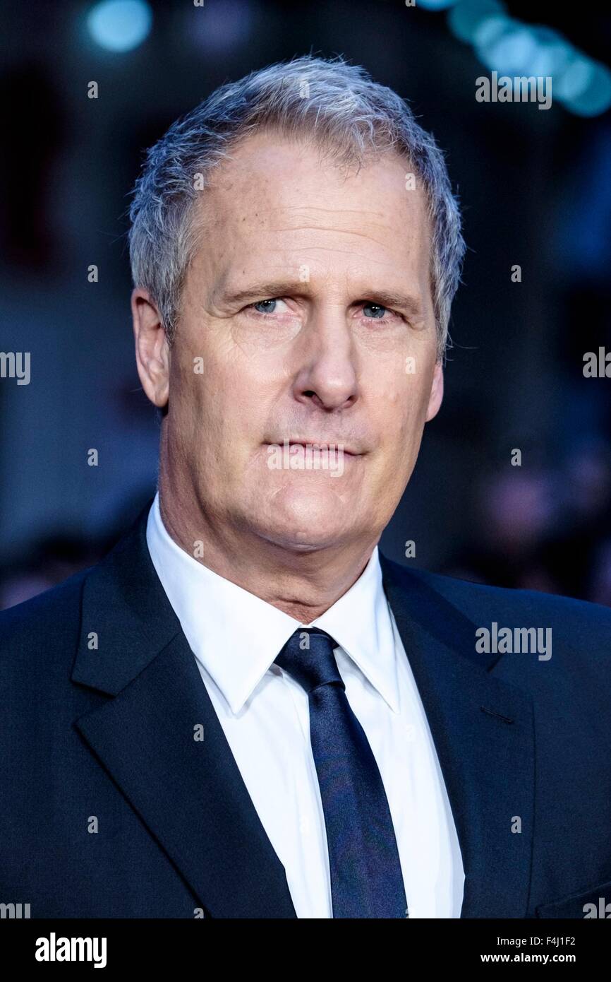 Jeff Daniels arriva sul tappeto rosso per il London Film Festival gala di chiusura di screening e UK premiere di Steve Jobs su 18/10/2015 di Odeon Leicester Square, Londra. Foto di Julie Edwards Foto Stock