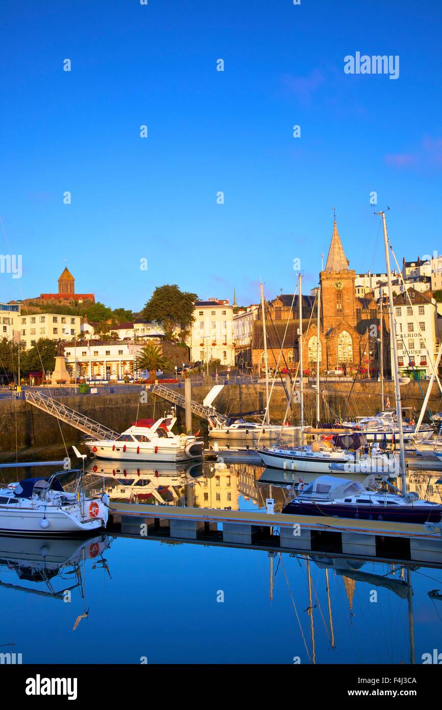 St Peter Port Harbour, Guernsey, Isole del Canale, Regno Unito, Europa Foto Stock
