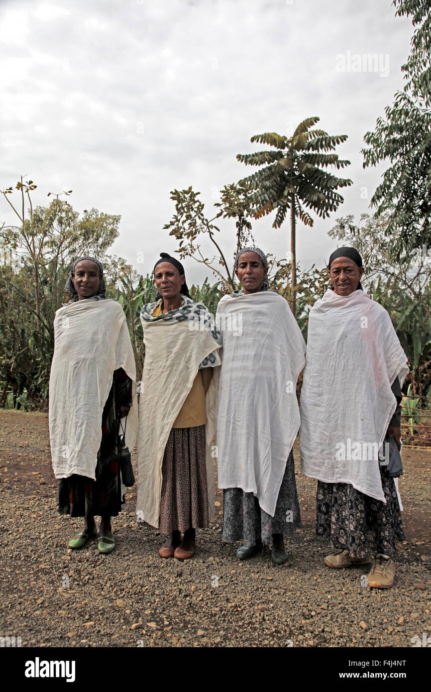 Le donne con abito tradizionale nella regione di Jimma dell Etiopia, Africa Foto Stock
