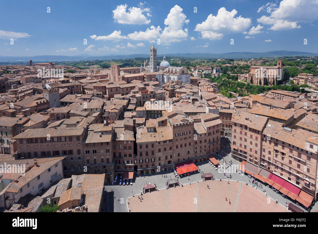 Centro storico con il Duomo di Santa Maria Assunta e Piazza del Campo a Siena, UNESCO, in provincia di Siena, Toscana, Italia Foto Stock