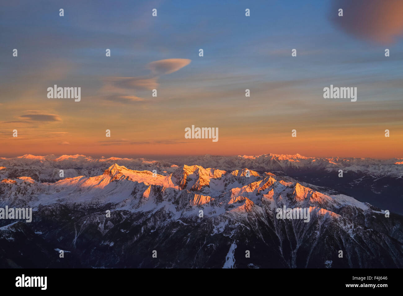 Vista aerea del picco scalino al tramonto, Val Masino, Valtellina, Lombardia, Italia, Europa Foto Stock