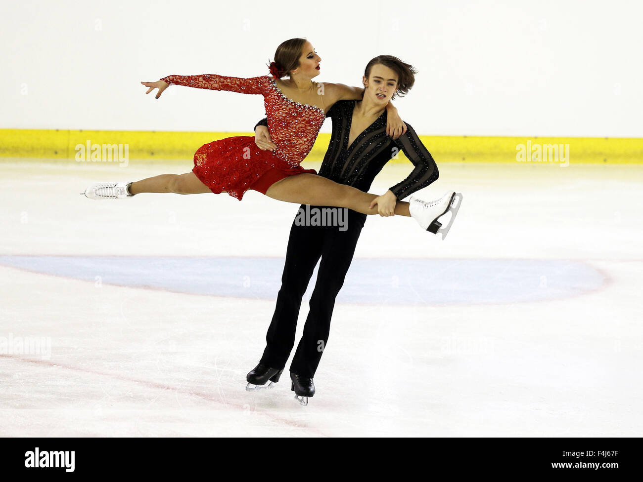 Logrono, Spagna. 3° Ott, 2015. Chloe Lewis & Logan Bye (USA) Pattinaggio di Figura : ISU Junior Grand Prix di Pattinaggio di Figura Logrono 2015 danza su ghiaccio programma gratuito presso il Centro Deportivo Municipal de Lobete a Logrono, Spagna . © Mutsu Kawamori/AFLO/Alamy Live News Foto Stock