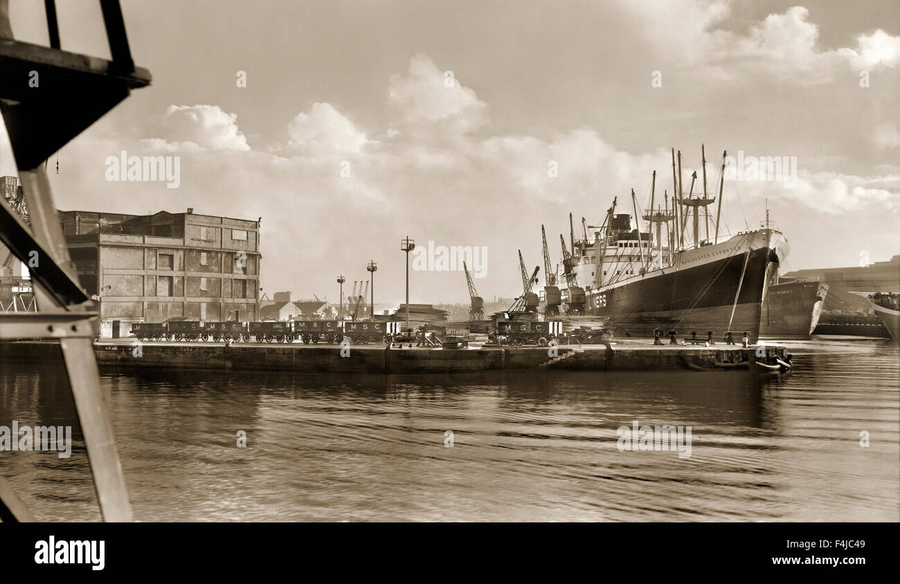 Dock di Salford, Manchester, Inghilterra in 1967. Quay è ora sede del Teatro di Lowry. Foto scattata da che cosa è ora "ediaCityUK' Foto Stock