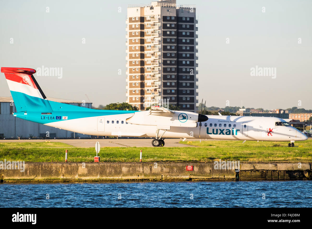 London City Airport aeromobili, Docklands, Londra, Inghilterra, Regno Unito Foto Stock