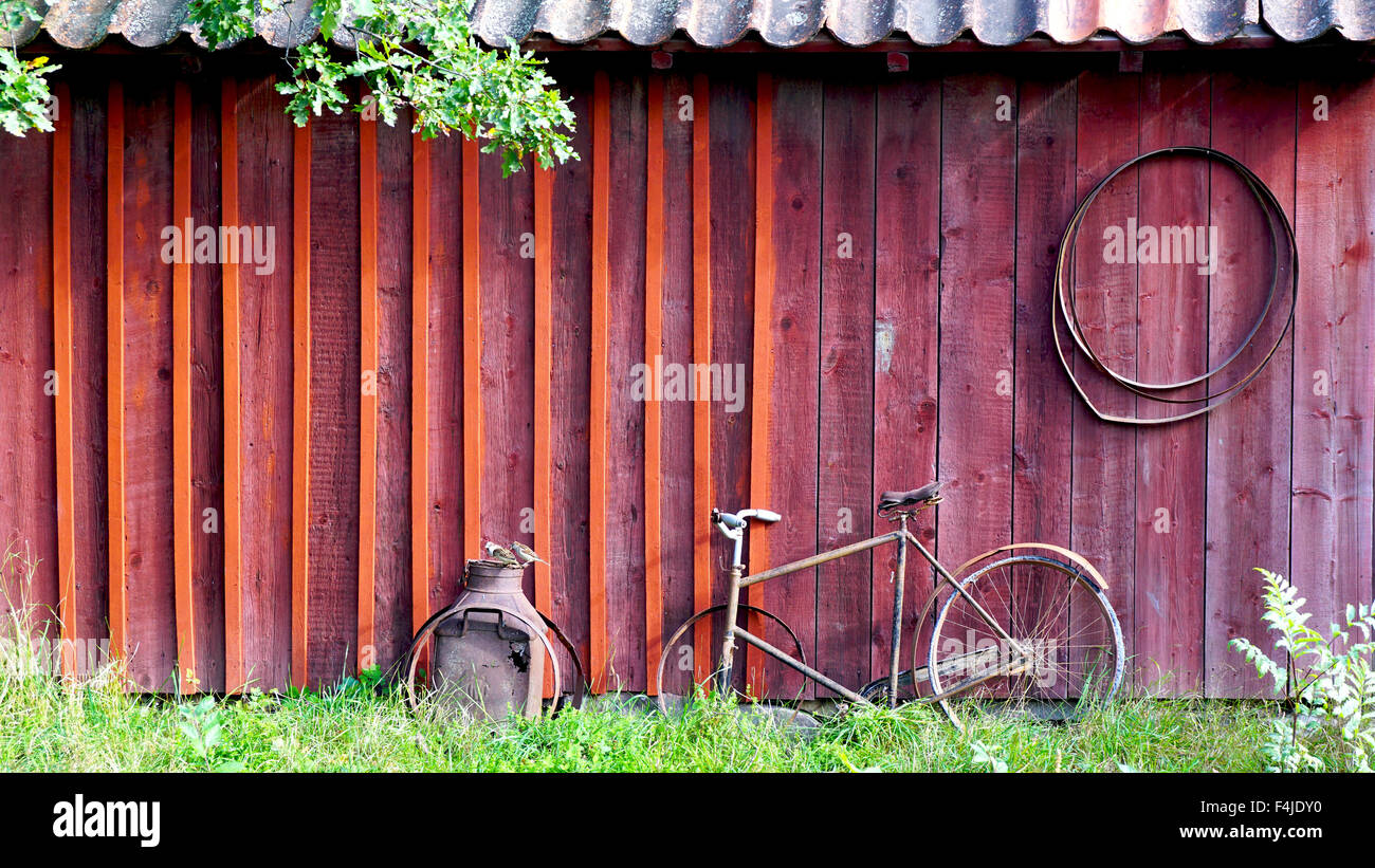 Antique House e bicicletta nel museo all'aperto di Skansen a Stoccolma, Svezia Foto Stock