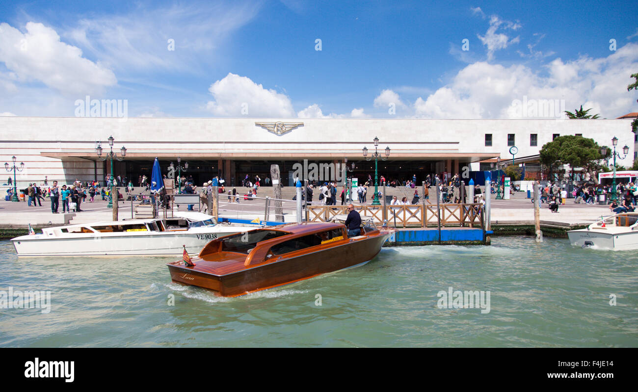 Stazione ferroviaria Santa Lucia di Venezia Italia Foto Stock
