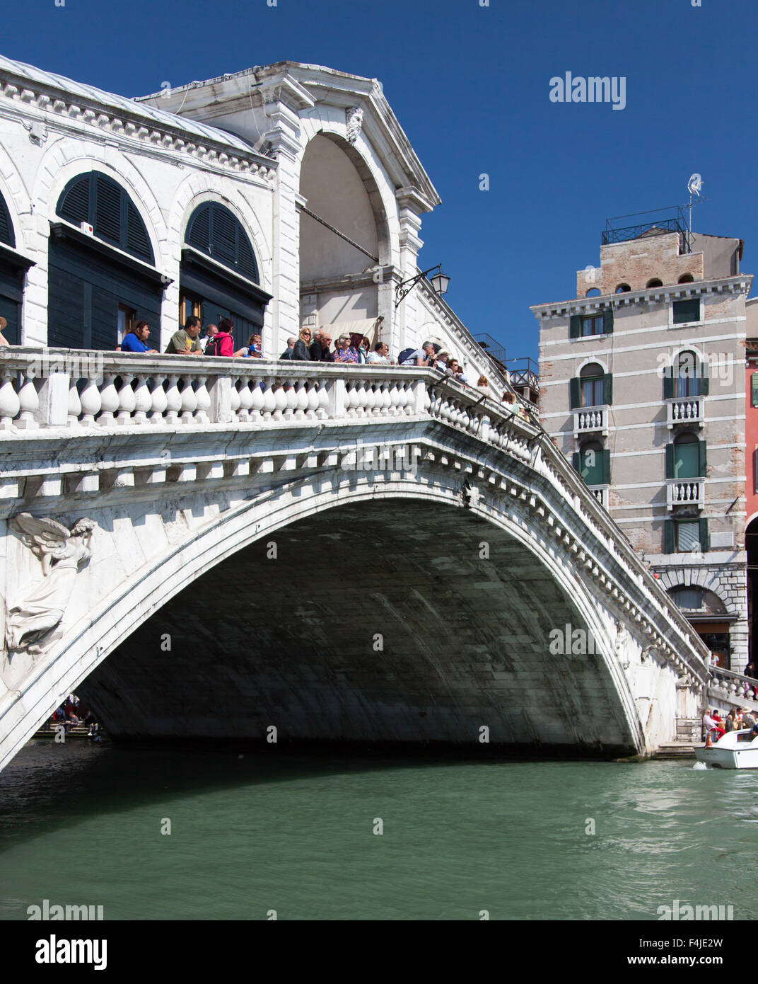 Ponte di Rialto sul Canal Grande a Venezia Foto Stock