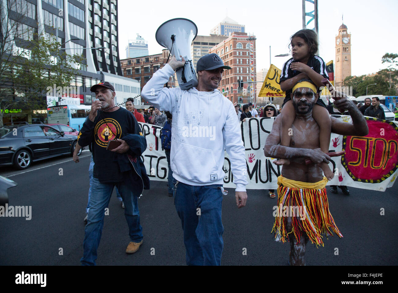 Sydney, Australia. Il 28 giugno 2015. Marzo contro la chiusura forzata delle comunità indigene in WA di Sydney. Foto Stock