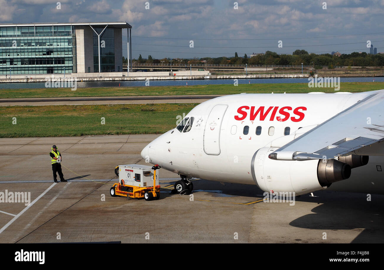 HB-IXP Swiss British Aerospace Avro RJ100 al London City Airport. La Gran Bretagna, Regno Unito Foto Stock