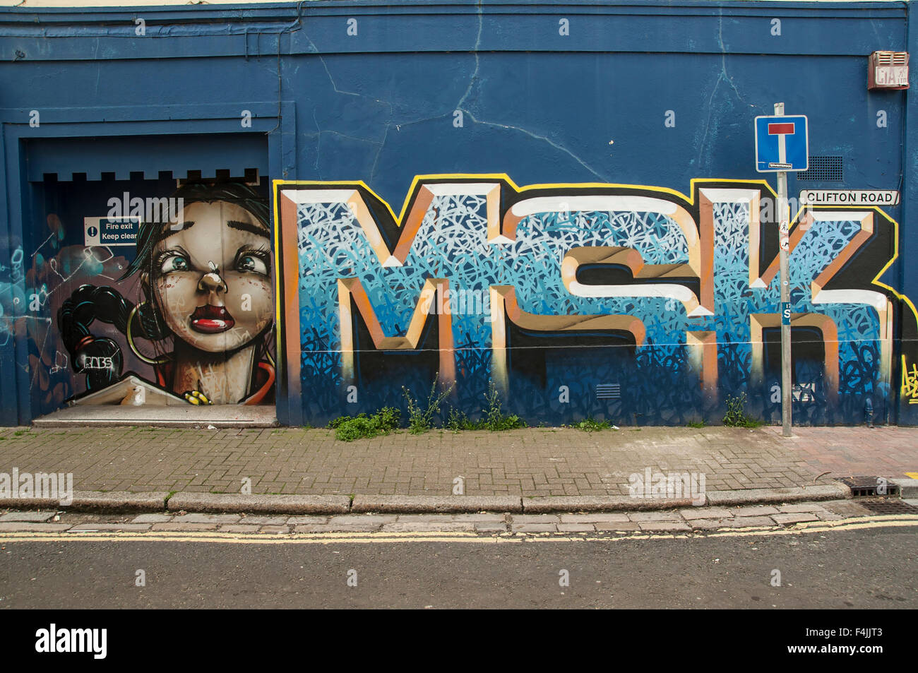Strada piena di graffitis su Clifton Road a Southsea (Portsmouth) Foto Stock