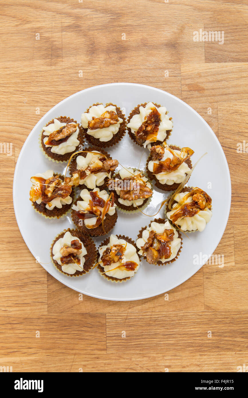 Miniatura le torte di carote Foto Stock