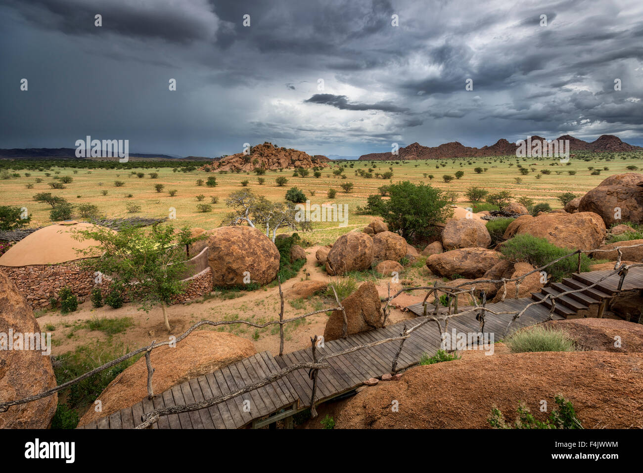 Paesaggio con il Twyfelfontein Country Lodge, Namibia, Africa Foto Stock