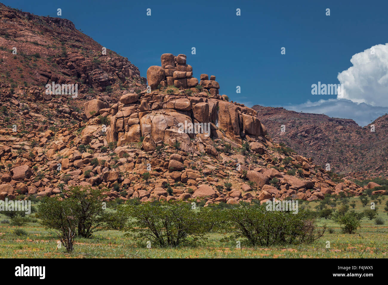 Paesaggio con il Twyfelfontein Country Lodge, Namibia, Africa Foto Stock