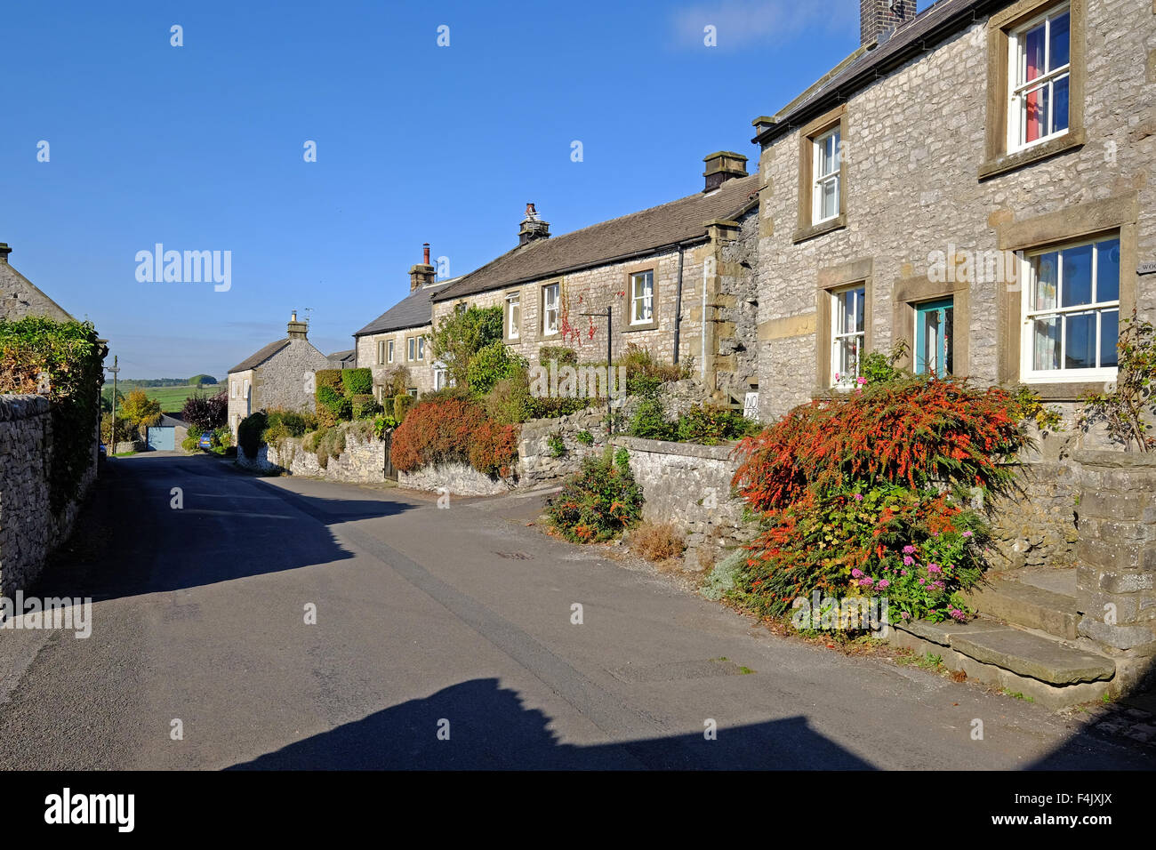 Il villaggio di oltre che a Haddon nel Derbyshire Peak District, REGNO UNITO Foto Stock