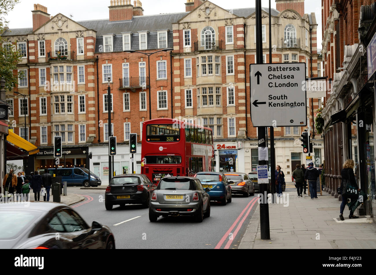Un incrocio stradale a Earls Court a Londra Foto Stock
