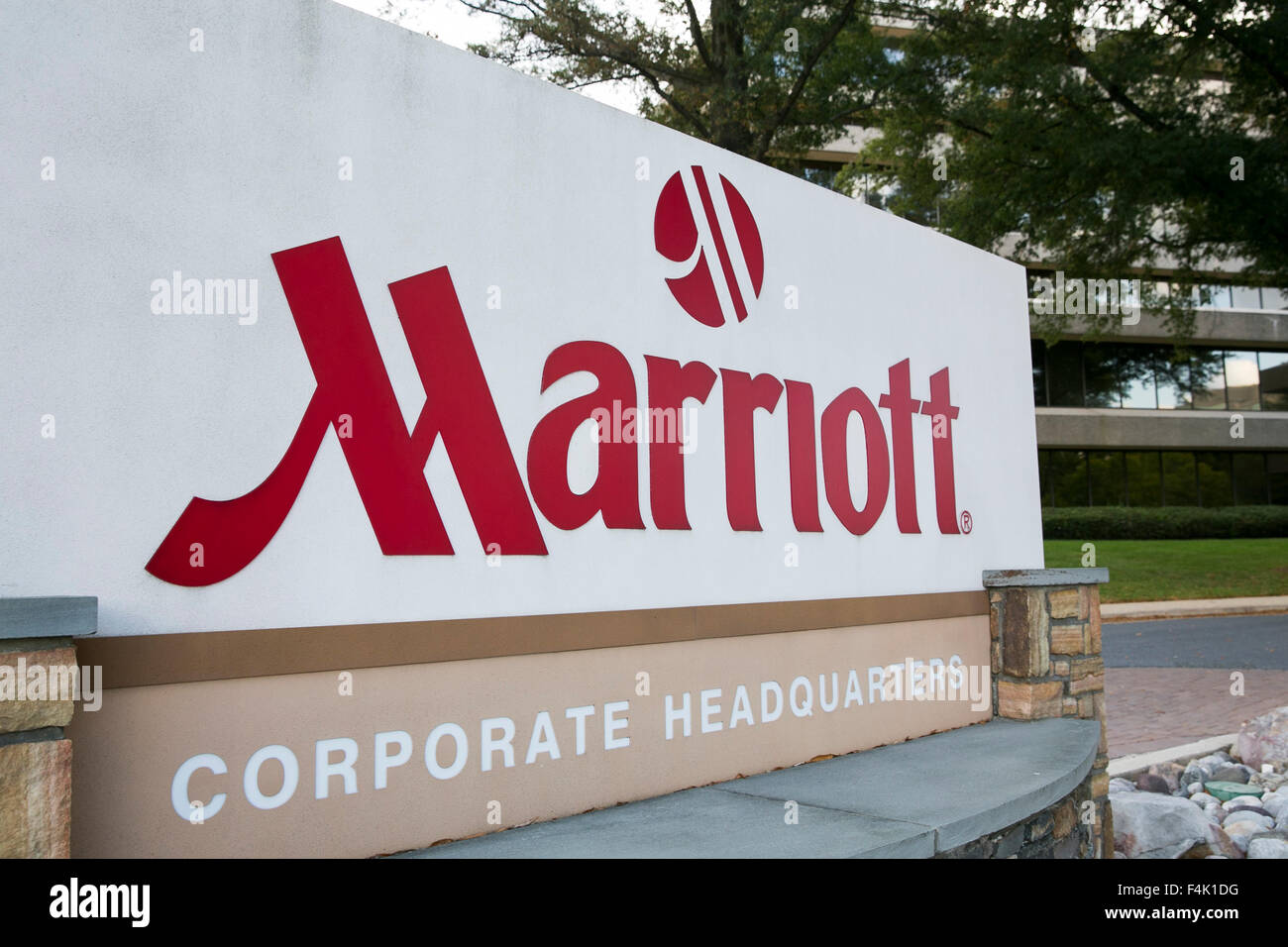 Un logo segno al di fuori della sede di Marriott International, Inc. di Bethesda, Maryland il 18 ottobre 2015. Foto Stock