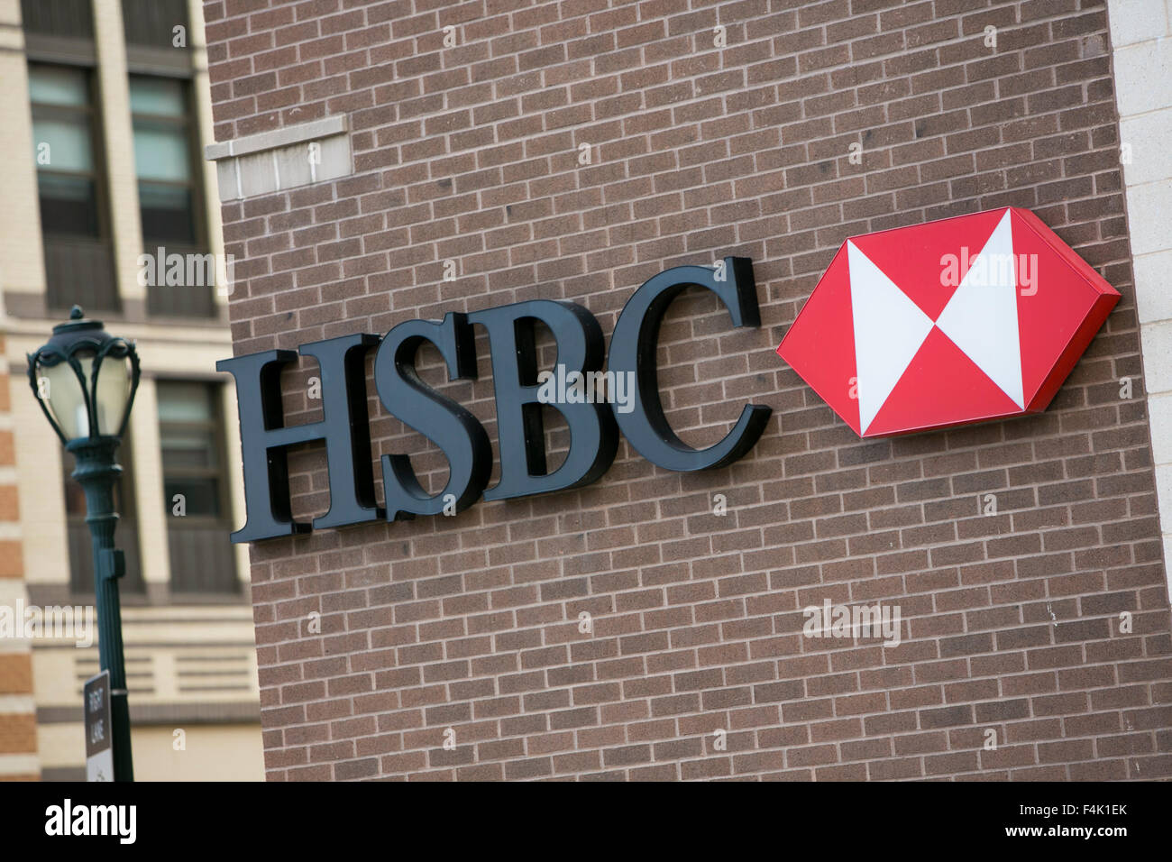 Un logo segno esterno di una banca HSBC filiale in Rockville, Maryland il 18 ottobre 2015. Foto Stock