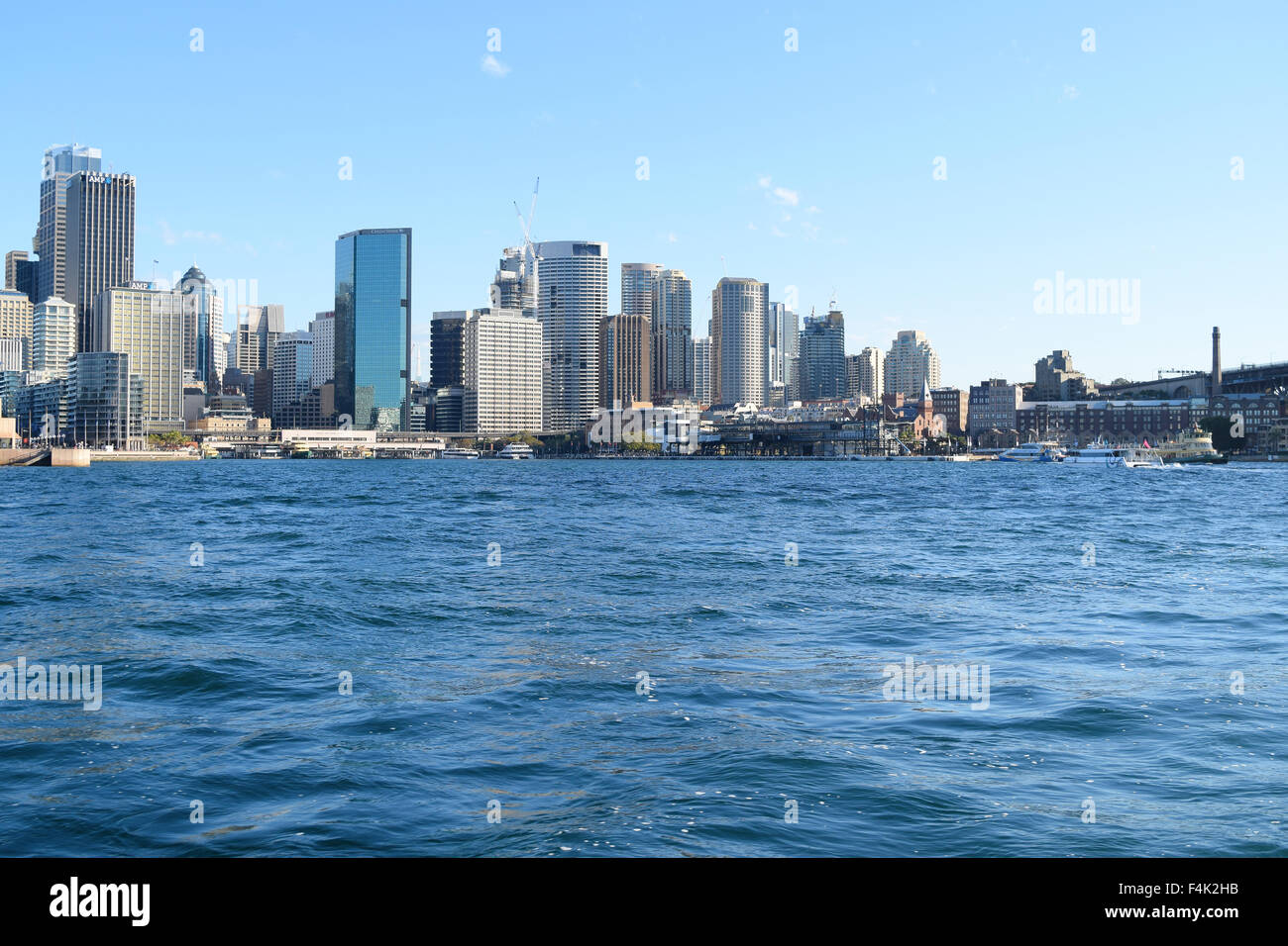 SYDNEY, Australia - Agosto 2015: vista di Sydney CBD, skyline in una giornata di sole a Sydney, Australia. Foto Stock