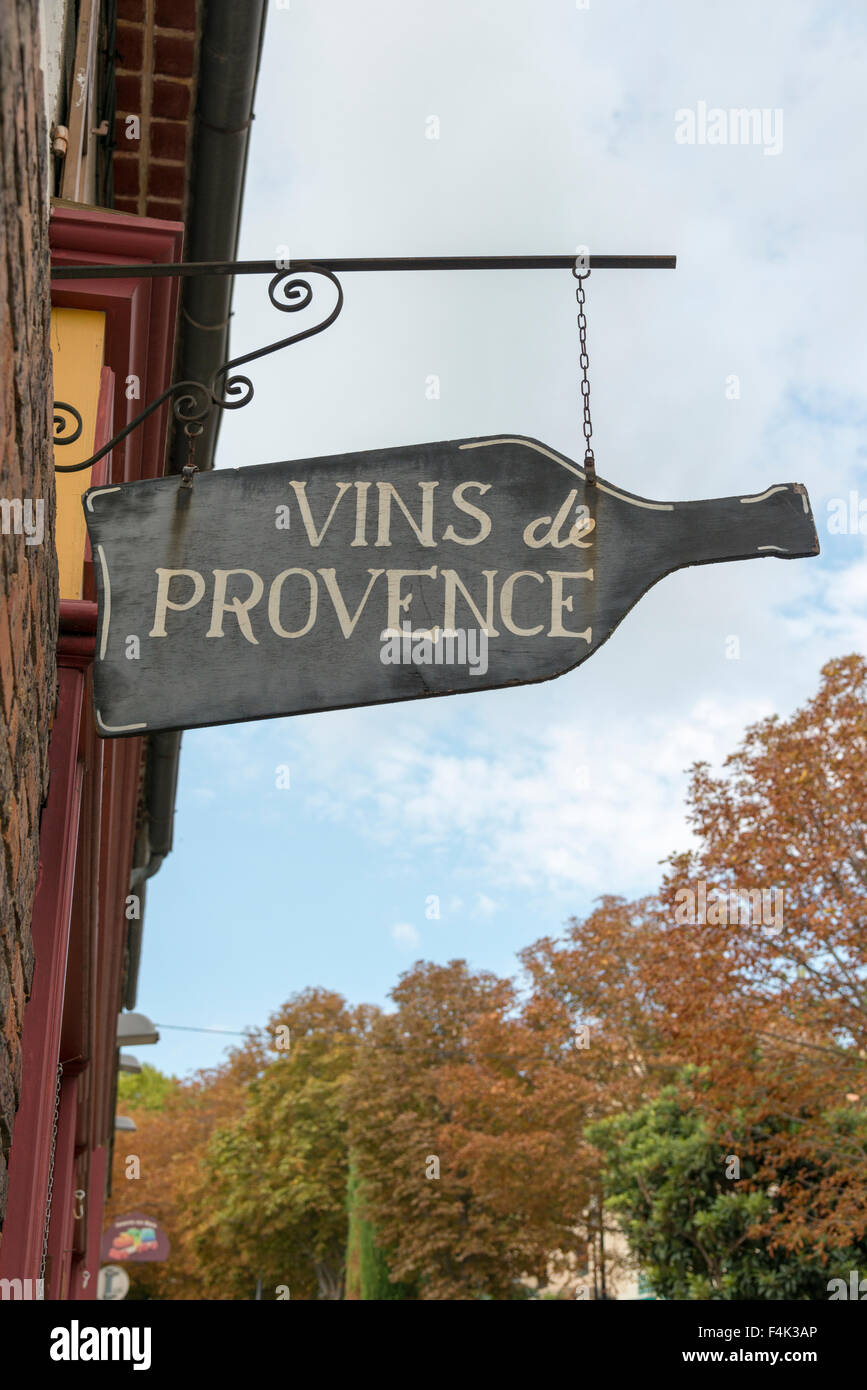 Un Vin de Provence o vini di Provenza firmare al di fuori di un negozio di vino in Provenza Frnace Foto Stock