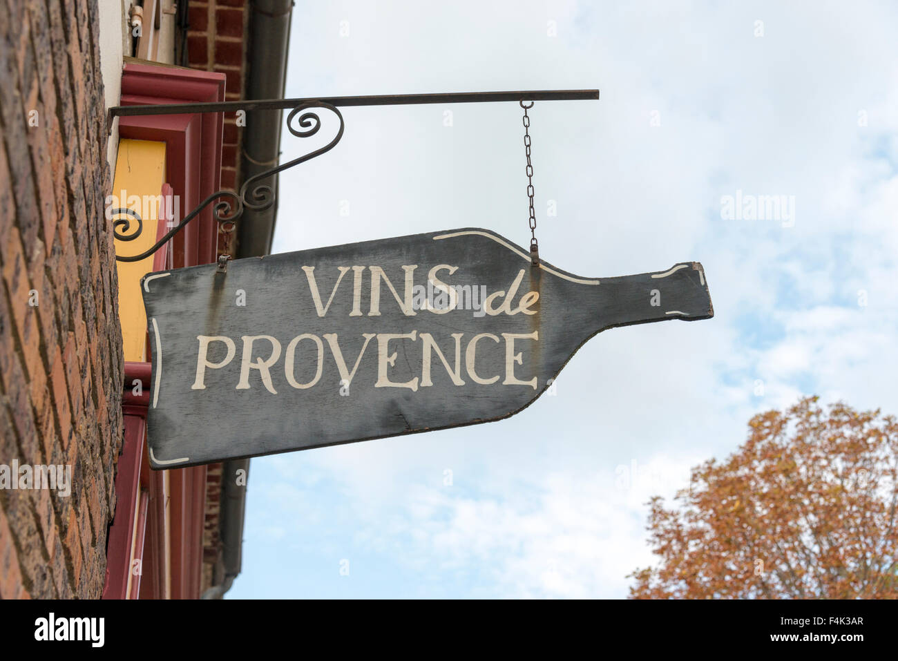 Un Vin de Provence o vini di Provenza firmare al di fuori di un negozio di vino in Provenza Frnace Foto Stock