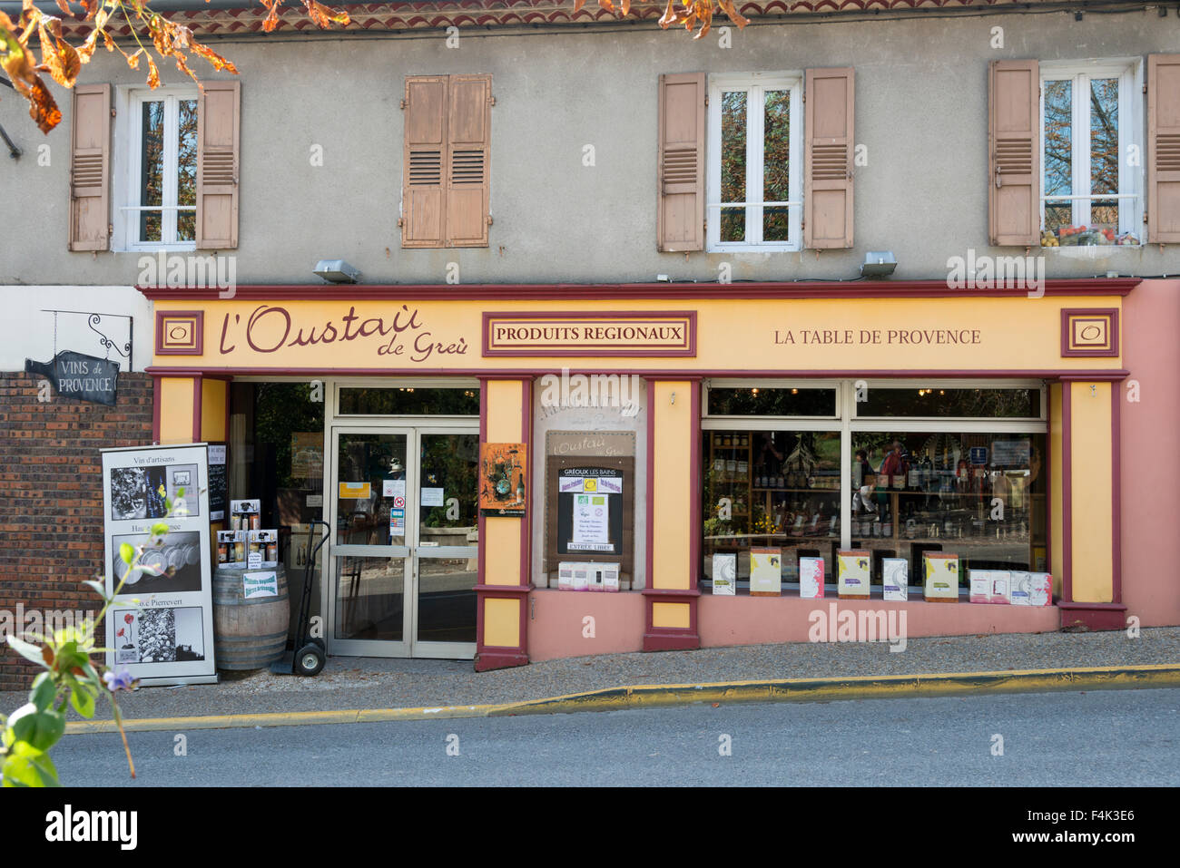 L'Oustau de Gris alimentare regionale e produrre vino shop in Greoux-Les-Bains Provence Francia Foto Stock