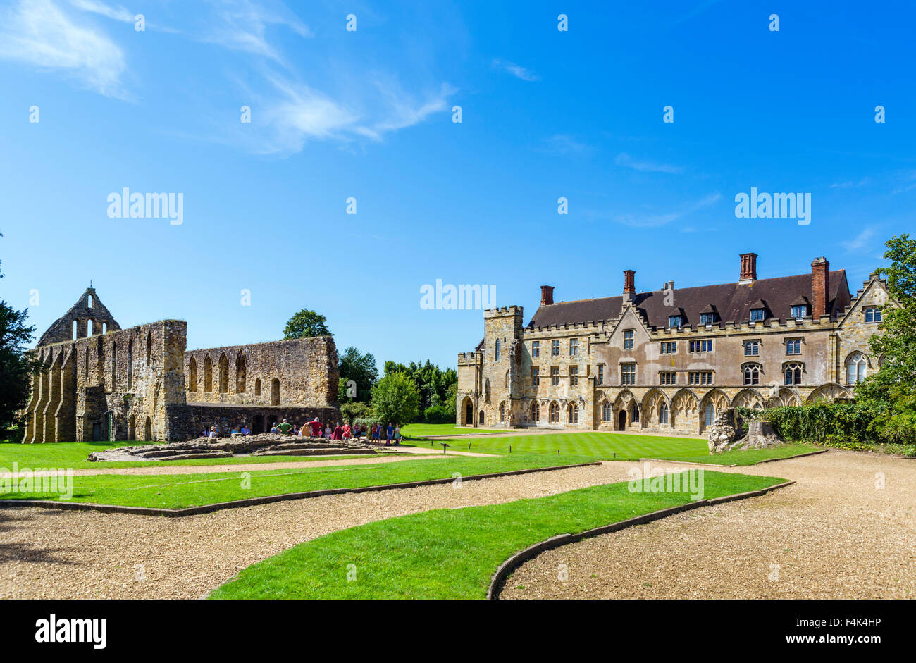 La gamma del dormitorio e abate della grande hall all Abbazia di Battle, 1066 Battaglia di Hastings Abbey & Battlefield, East Sussex England, Regno Unito Foto Stock