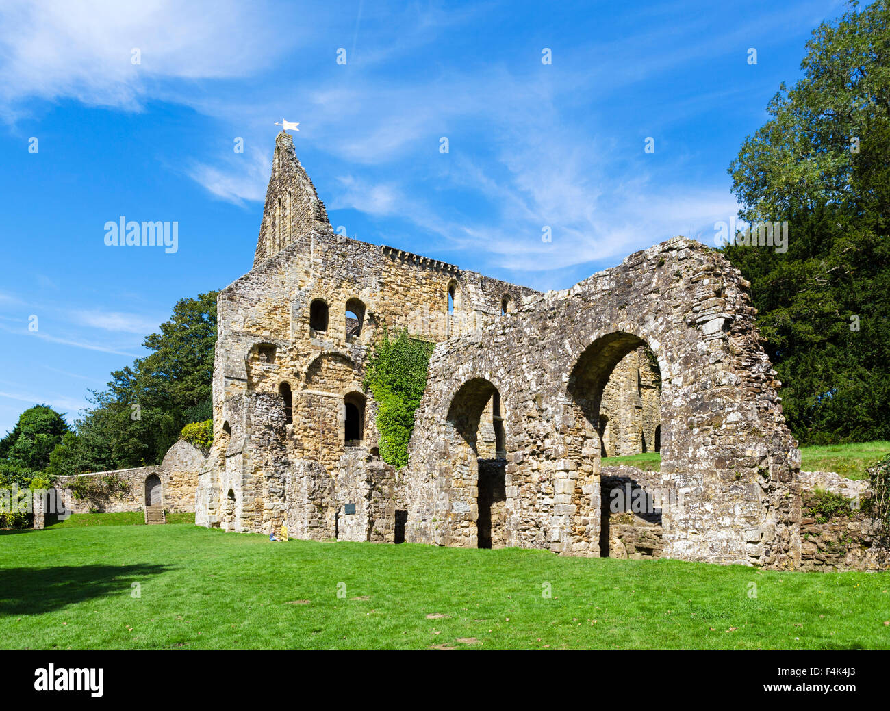 Parte posteriore delle rovine del dormitorio gamma all Abbazia di Battle, 1066 Battaglia di Hastings Abbey e campo di battaglia, East Sussex England, Regno Unito Foto Stock