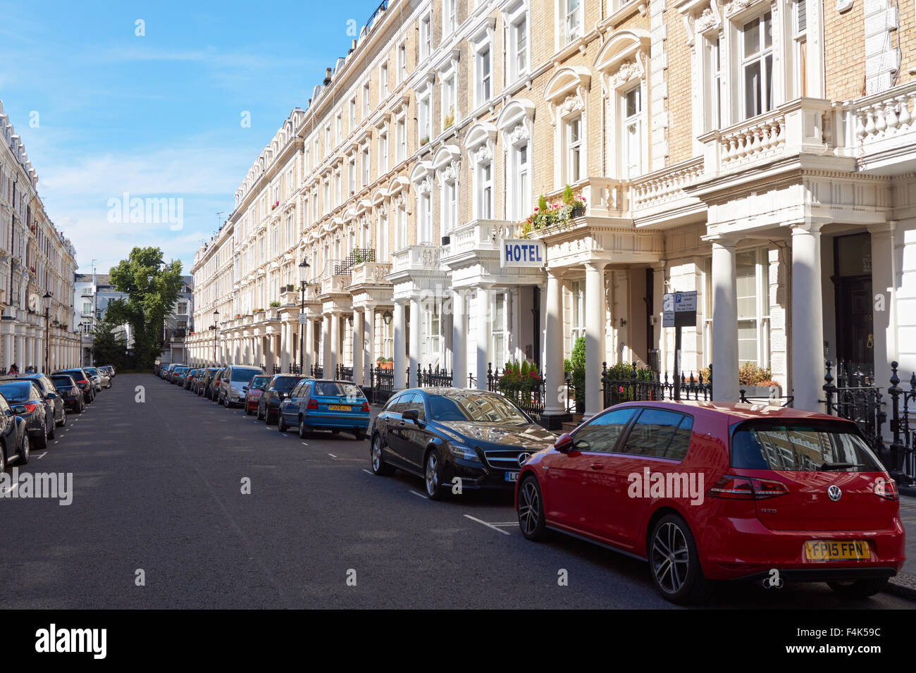 Edifici vittoriani in una strada residenziale a Notting Hill, Kensington, Londra Ovest Inghilterra Regno Unito Foto Stock