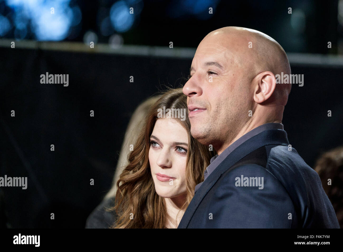 Londra, Regno Unito. Xix oct, 2015. Rose Leslie e Vin Diesel arriva sul tappeto rosso per la premiere europeo di "L'ultimo Witchhunter' su 19/10/2015 in Empire Leicester Square, Londra. Credito: Julie Edwards/Alamy Live News Foto Stock