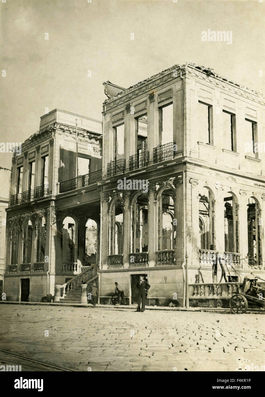 I resti dello Sporting Club, bruciato la notte del settembre 1922, Izmir, Turchia Foto Stock