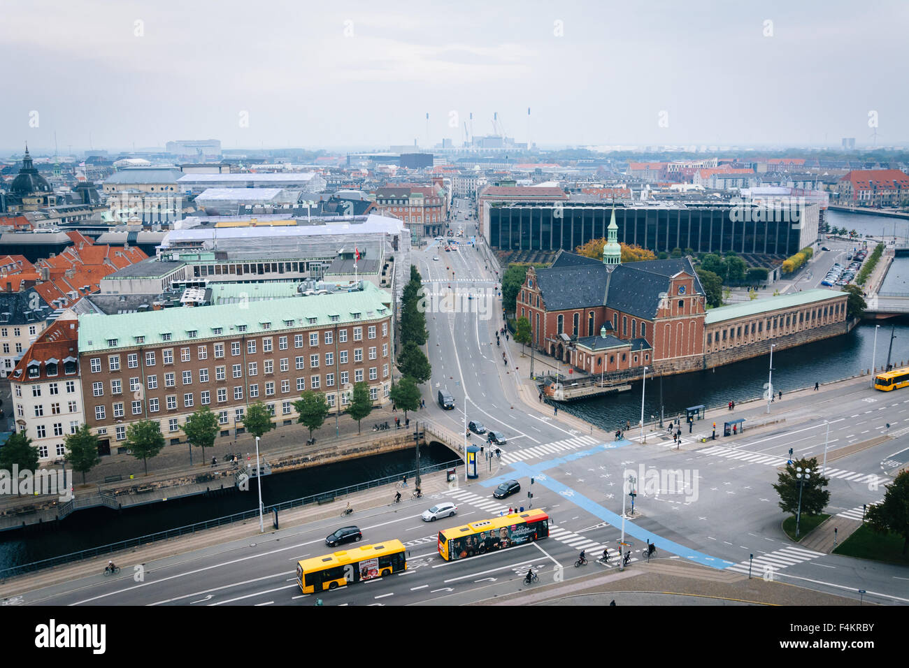 Vista dal Palazzo Christiansborg tower, a Copenhagen, in Danimarca. Foto Stock