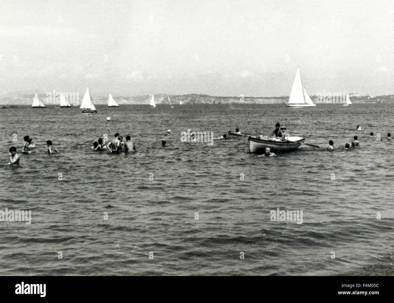 I bagnanti in mare, Italia Foto Stock