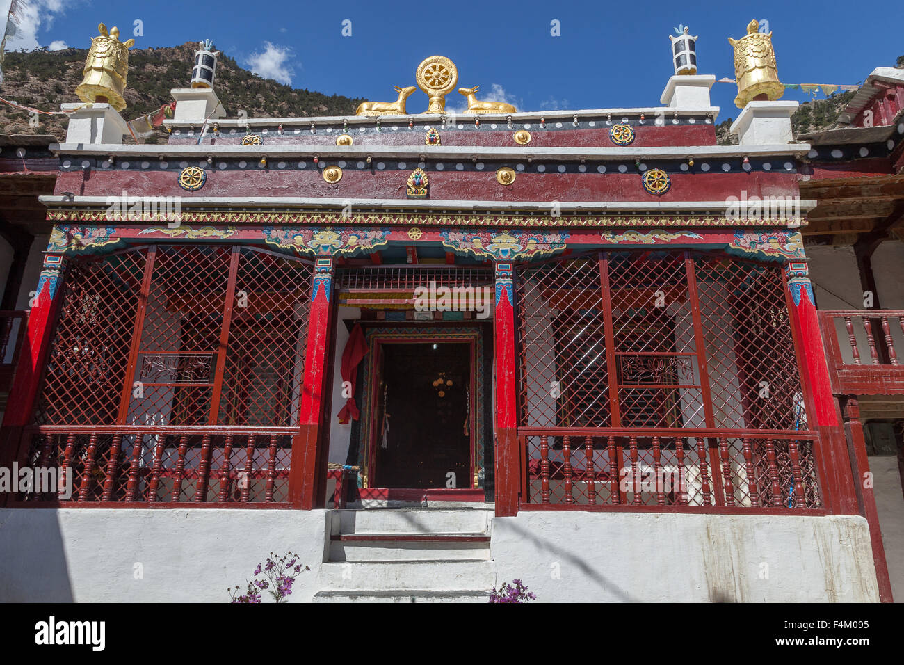 Gompa nel villaggio di Marpha nel distretto di Mustang, Nepal. Foto Stock