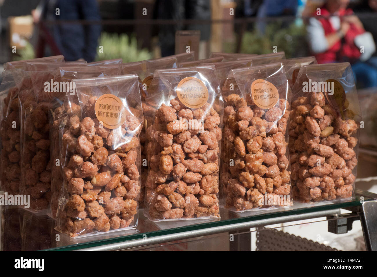 L'Italia, Piemonte, Fiera del Tartufo di Alba: confetti. Foto Stock