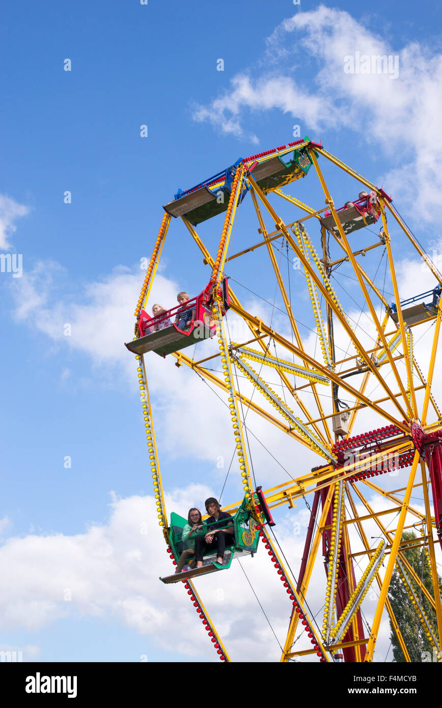 La grande ruota a una fiera a vapore in Inghilterra Foto Stock