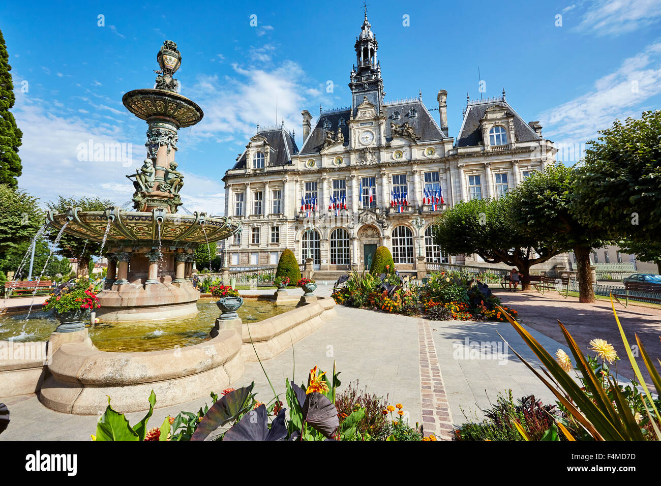 Limoges town hall e fontana, Leon Betoulle Square, Limoges, Haute-Vienne, Limousin, Francia. Foto Stock