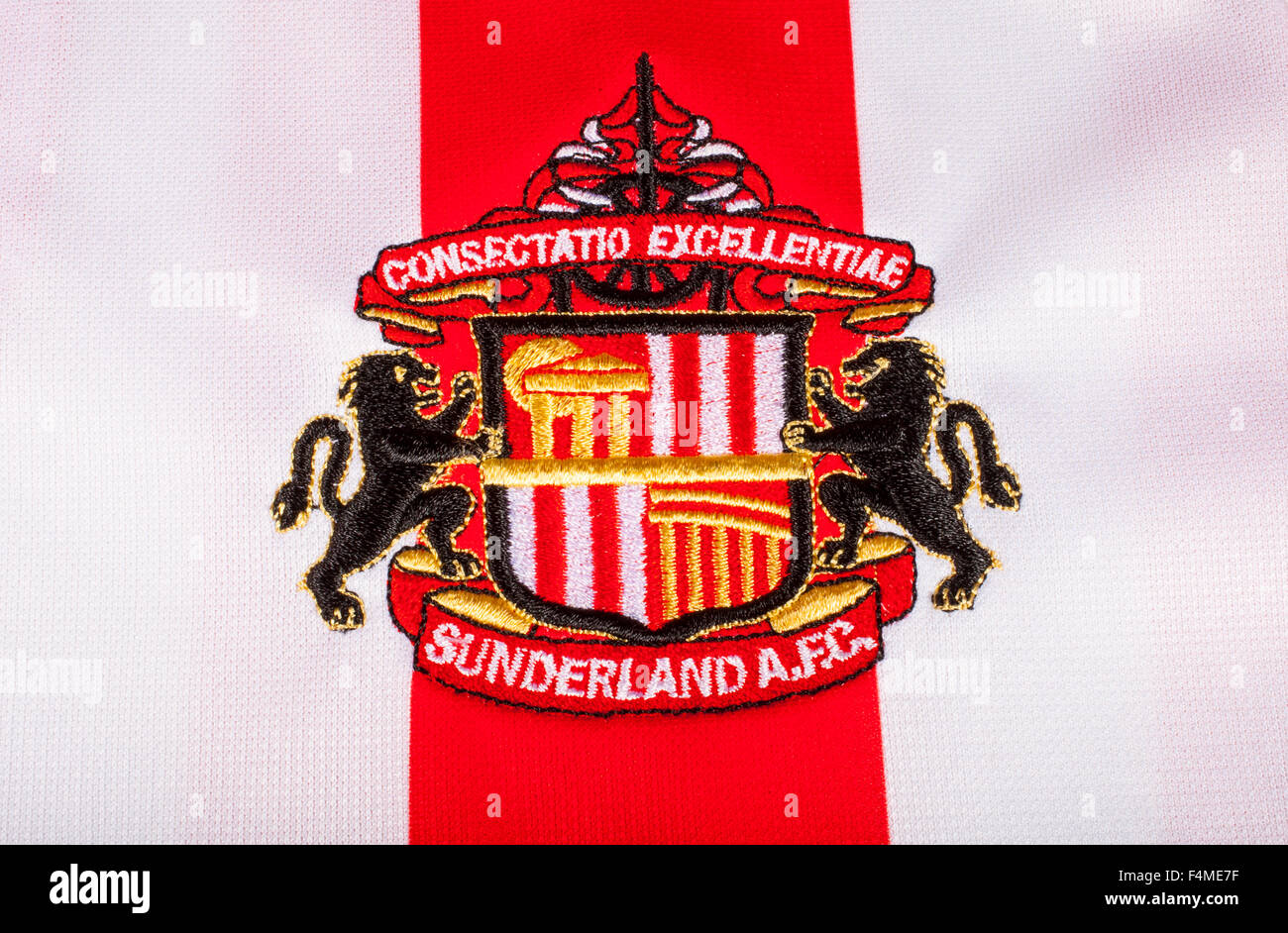 LONDON, Regno Unito - 19 OTTOBRE 2015: Il club sulla cresta di un Sunderland FC shirt, il 19 ottobre 2015. Foto Stock