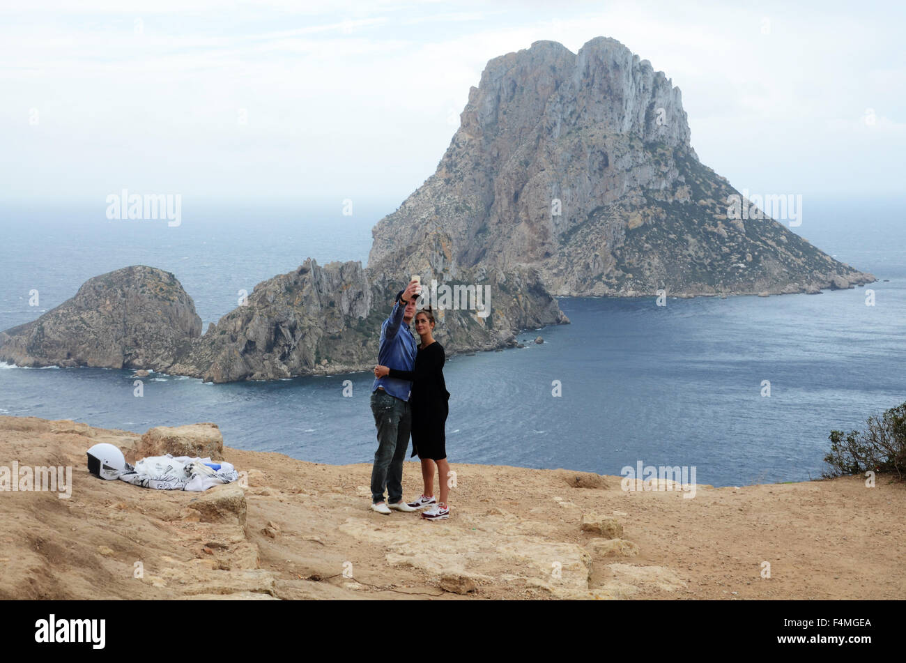 ES VEDRA, un disabitata isola di roccia si trova a 2 km al largo della costa occidentale dell'isola di Ibiza in Cala d'Hort area. Foto Stock