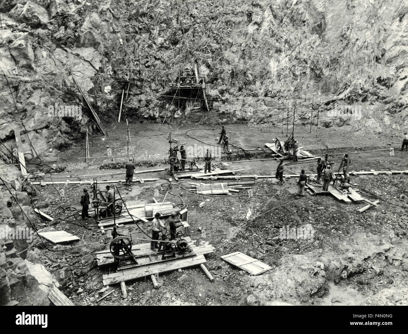 Lavori di costruzione per la diga a Alborello, Italia Foto Stock